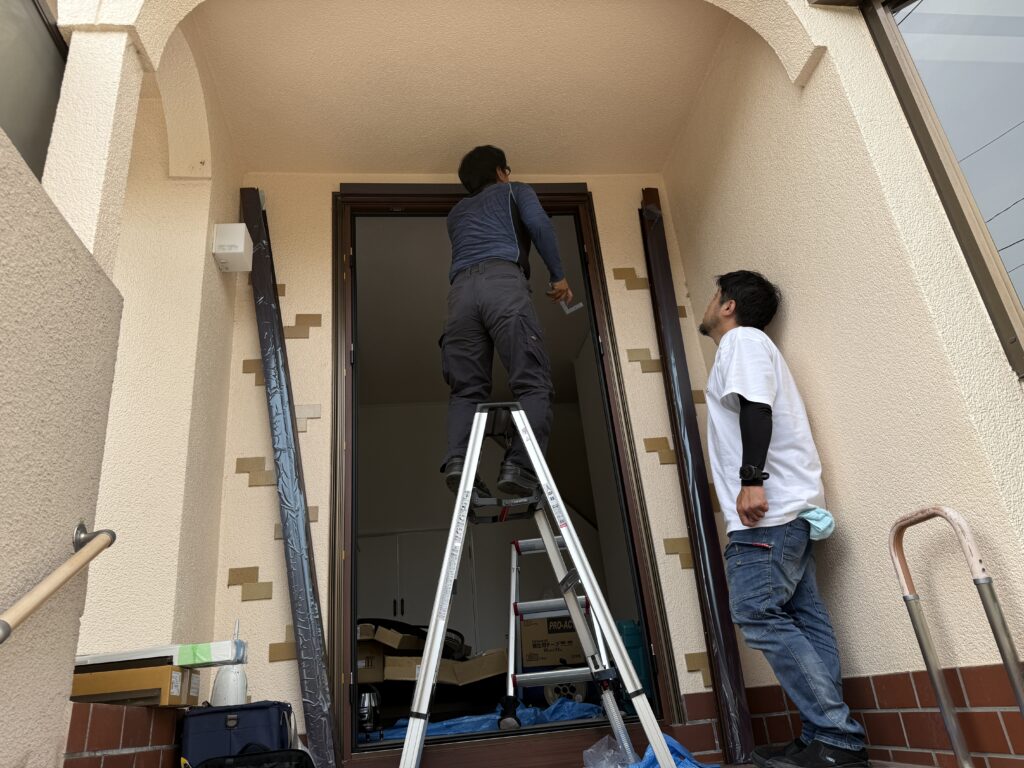 マドアーズ！沖縄　玄関ドアカバー施工写真